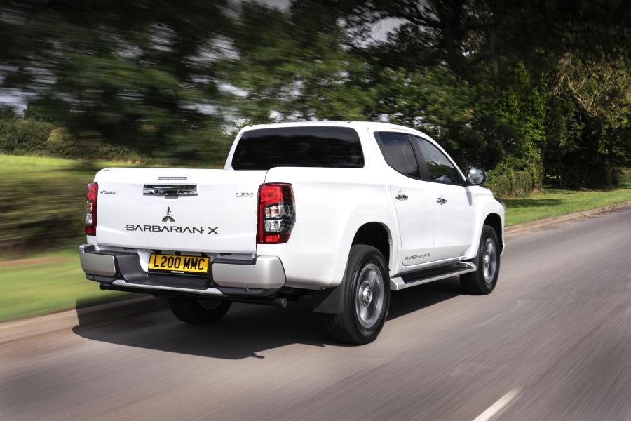  Mitsubishi L200 Barbarian X Double Cab 2019 года  (UK) (фото 3 из 40)
